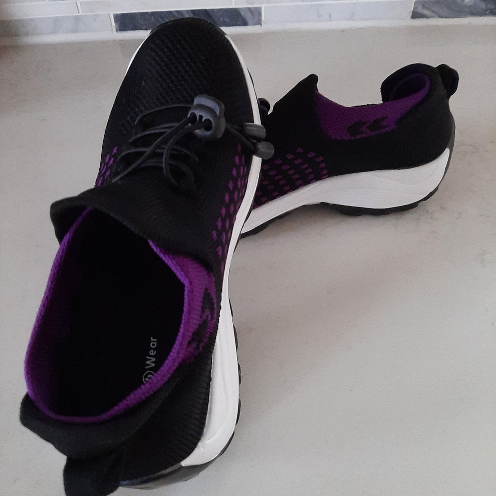 Comfort Wear tennis shoes sneakers